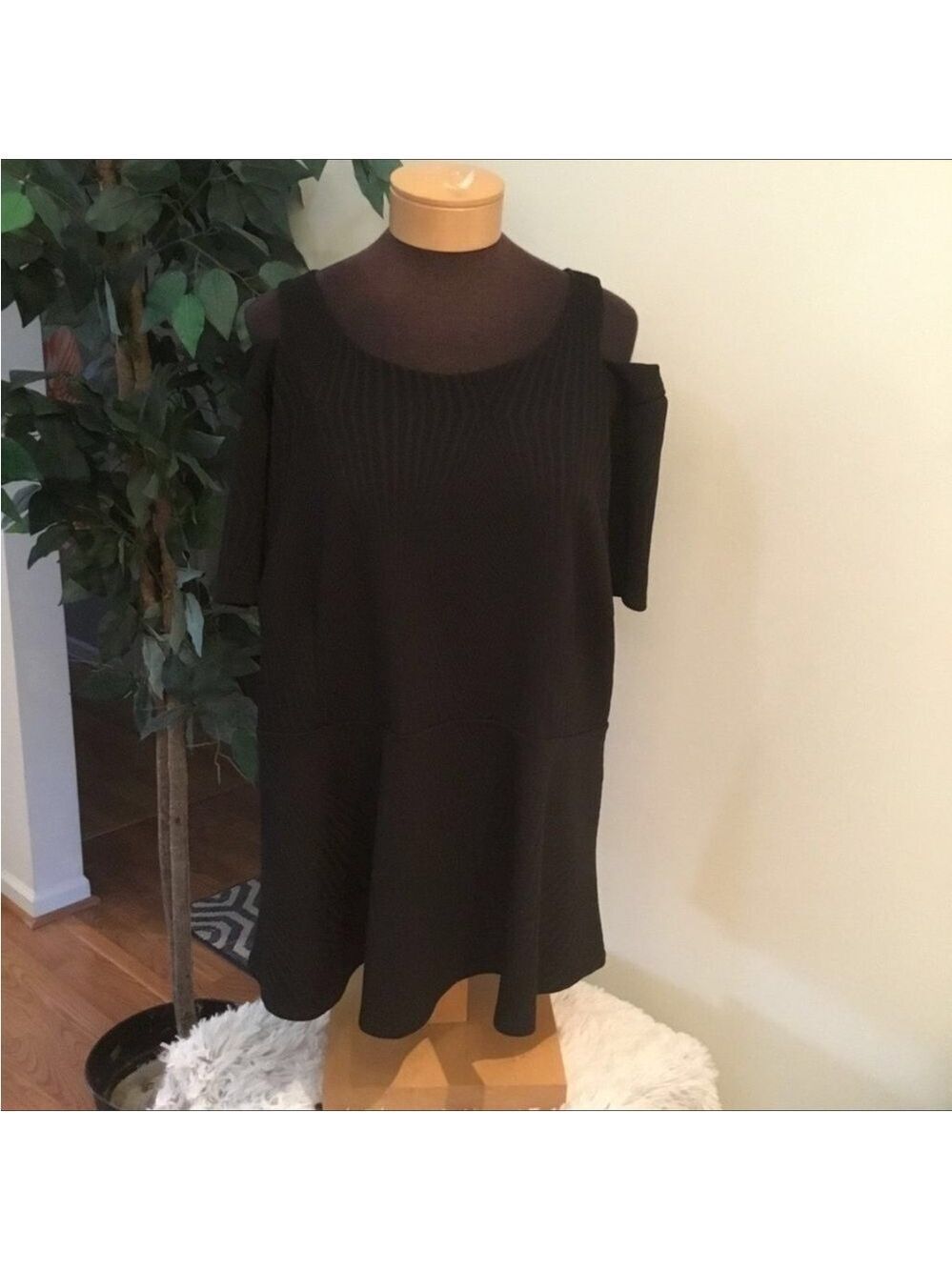 ING+ peplum cold shoulder short sleeve top Woman’s 2X black heavier weig…